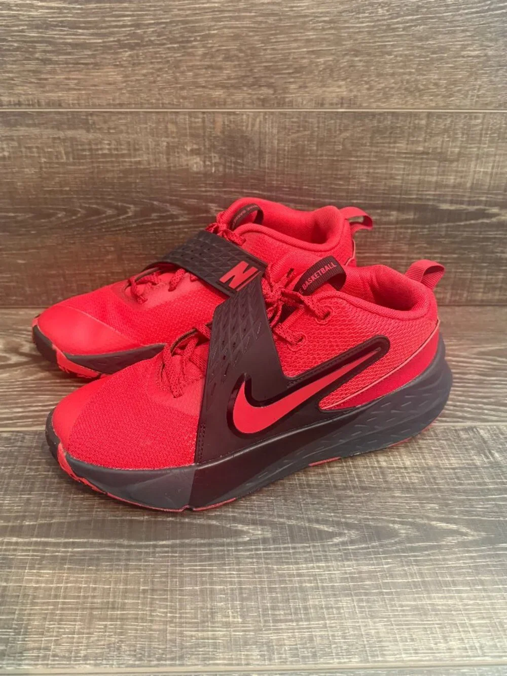 Nike Team Hustle D 12 Big Kid’s Basketball Shoes – Size 7Y